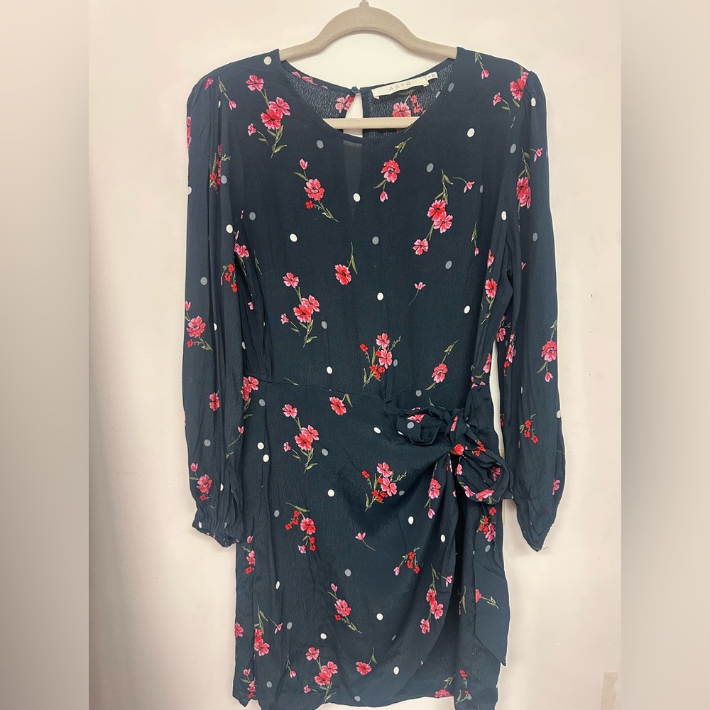 ASTR The Label navy floral long sleeve dress